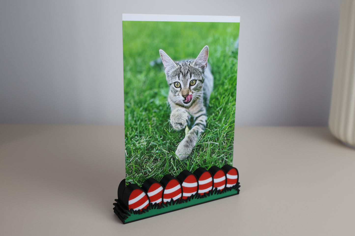 Suport Foto Magnetic de Paști cu ouă roșii - Stand 3D pentru fotografii