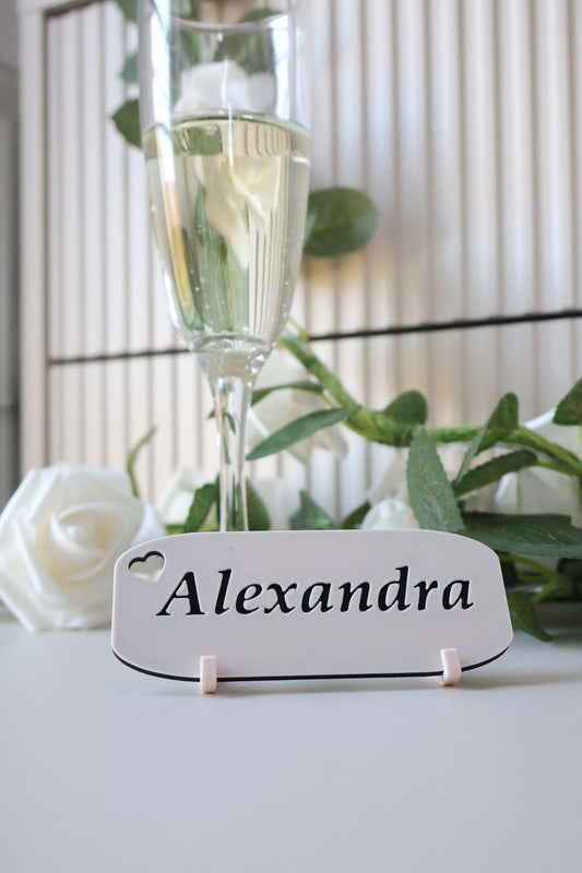 Plăcuțe personalizate cu nume pentru evenimente