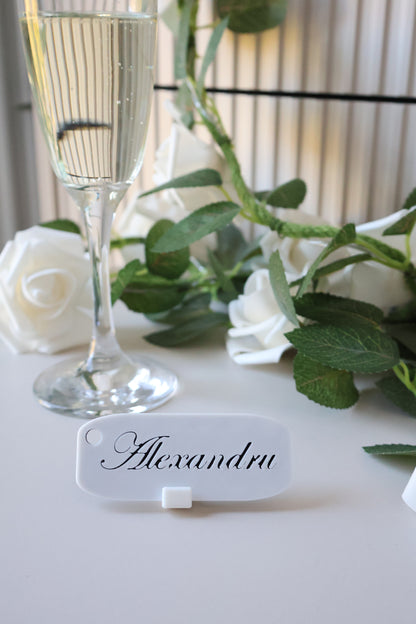 Plăcuțe personalizate cu nume pentru evenimente