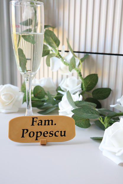 Plăcuțe personalizate cu nume pentru evenimente