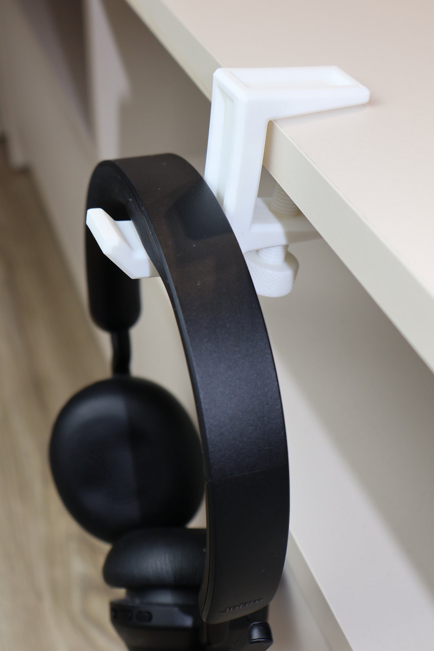 Suport birou cu prindere pe blat pentru căști sau geantă