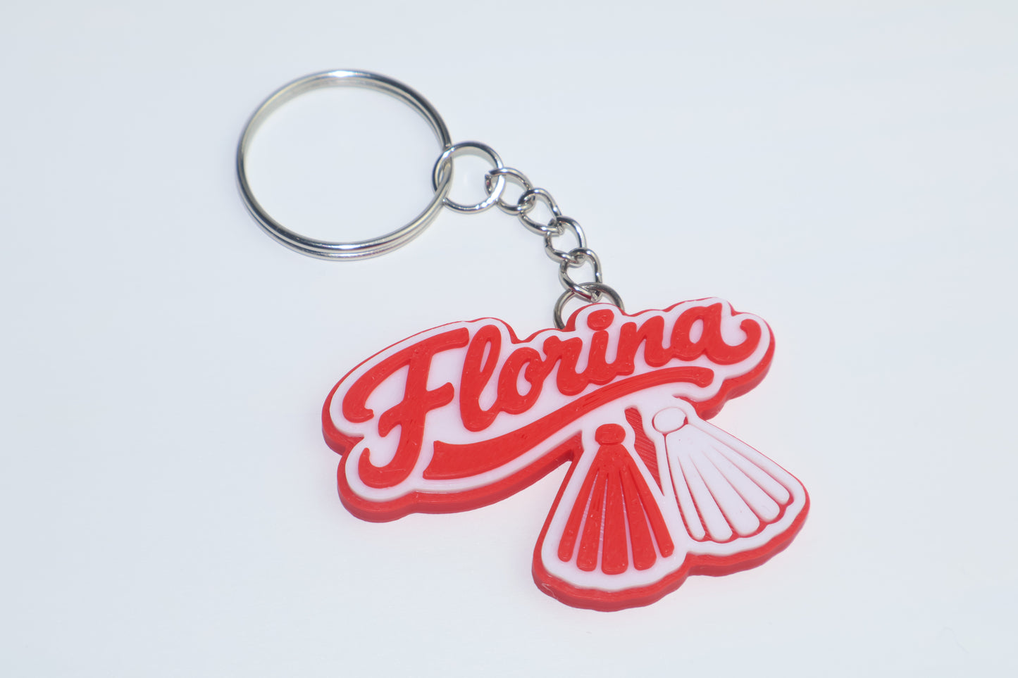 Mărțișor personalizat cu prenume – Alb & Roșu (Breloc sau Magnet)