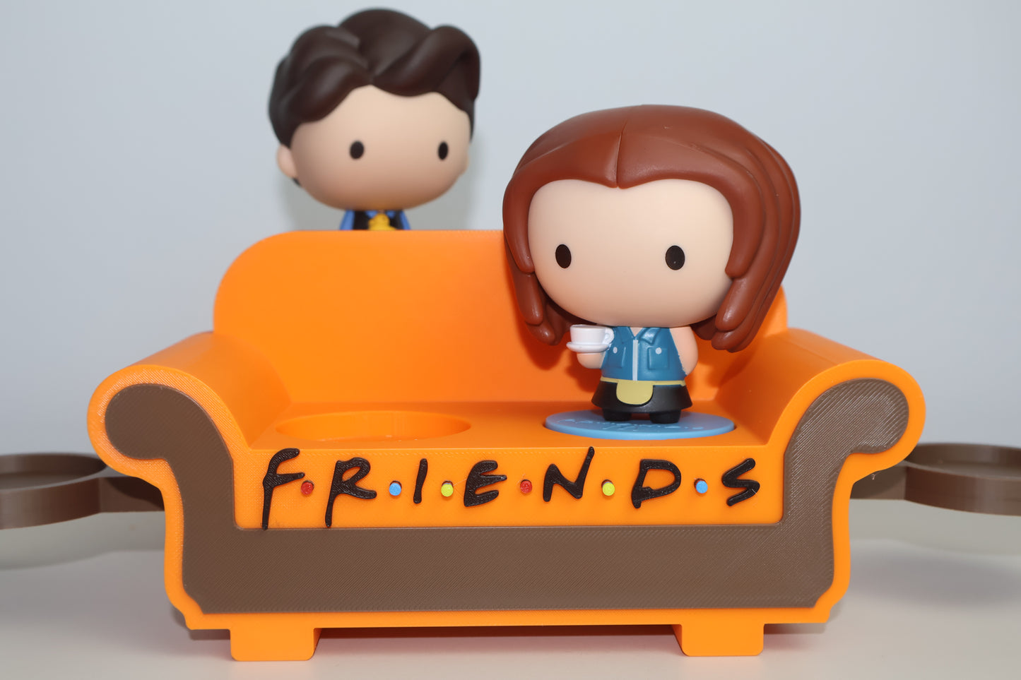 Canapea Friends Printată 3D – Suport pentru Jucăriile McDonald’s
