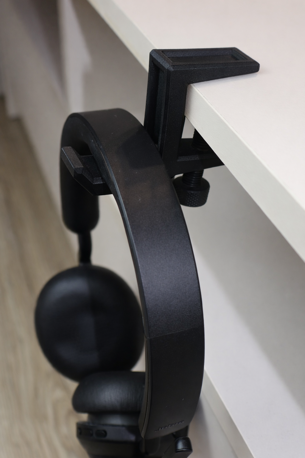 Suport birou cu prindere pe blat pentru căști sau geantă